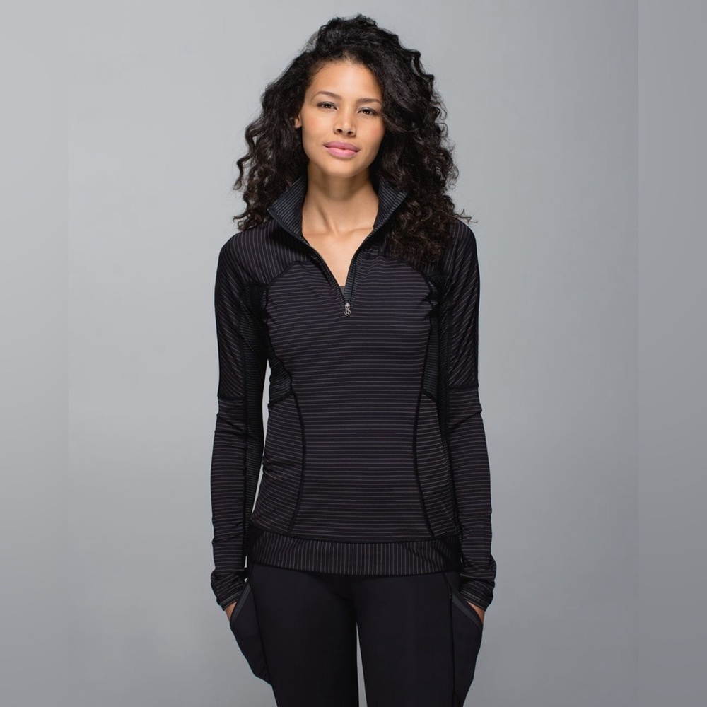 Lululemon Run For Gold 1/2 Zip Long Sleeve Thumb Holes